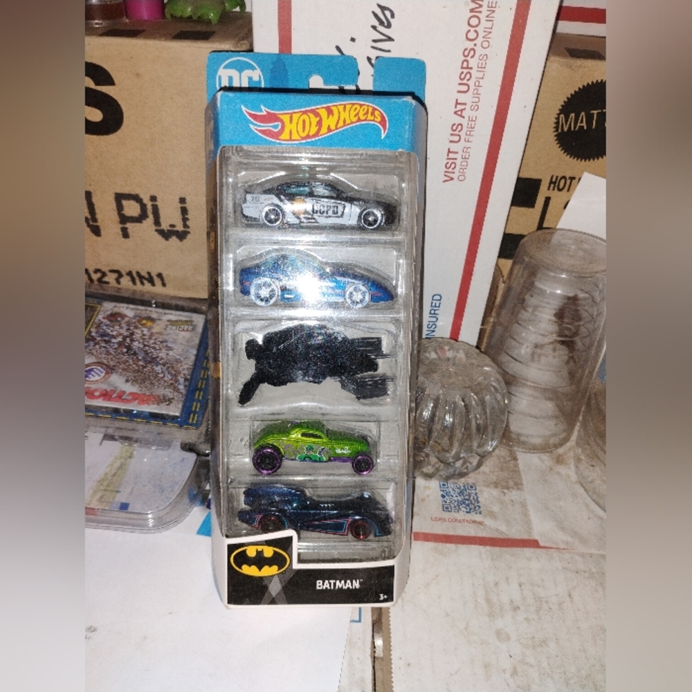 Hot Wheels DC Batman 5-Pack Dodge Charger Silhouette The Bat Sooo Fast Batmobile